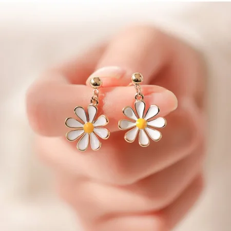 Personality White Flower Earrings
