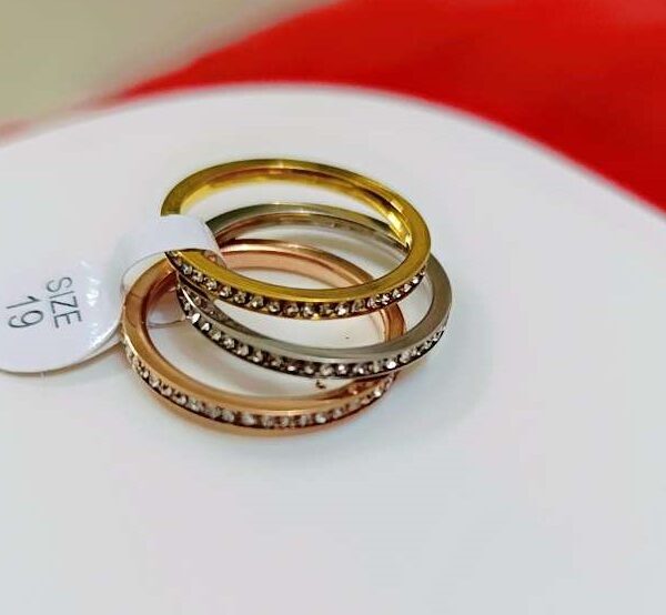 Triple Rings In Three Colors And Zircon
