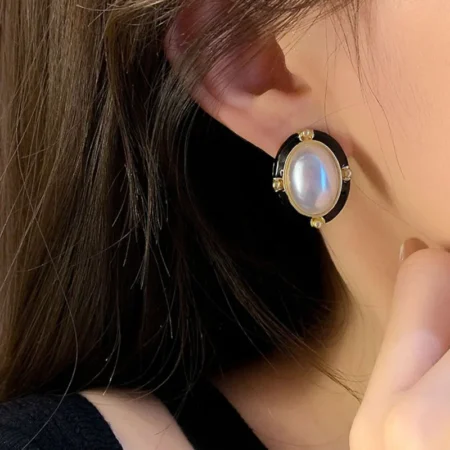 White Geometric Oval Metal Dripping oil Earrings